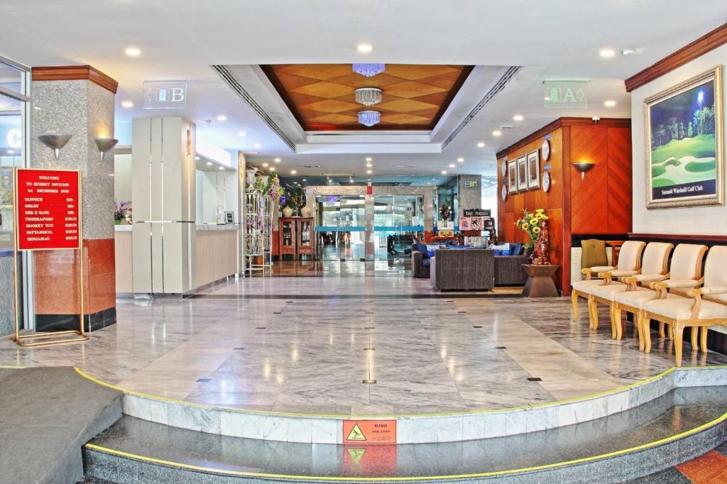 Summit Pavilion Hotel — photo 1