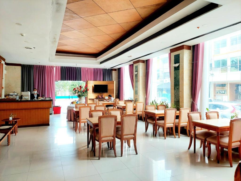 Summit Pavilion Hotel photo 3