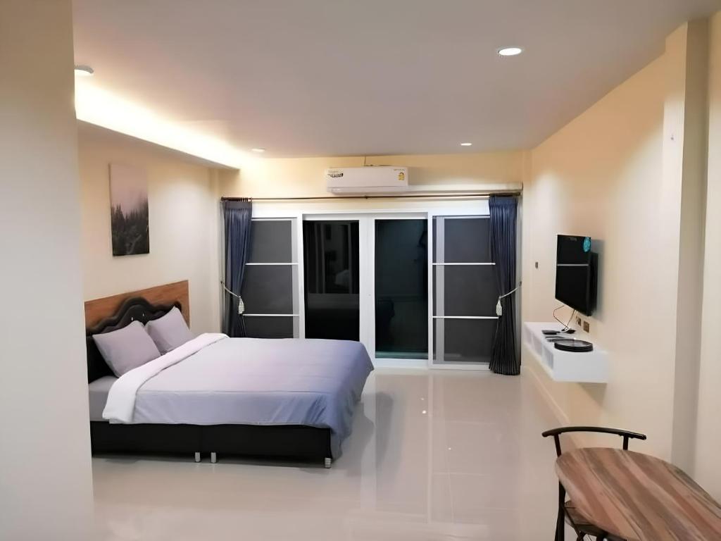 Triple J Hometel photo 2