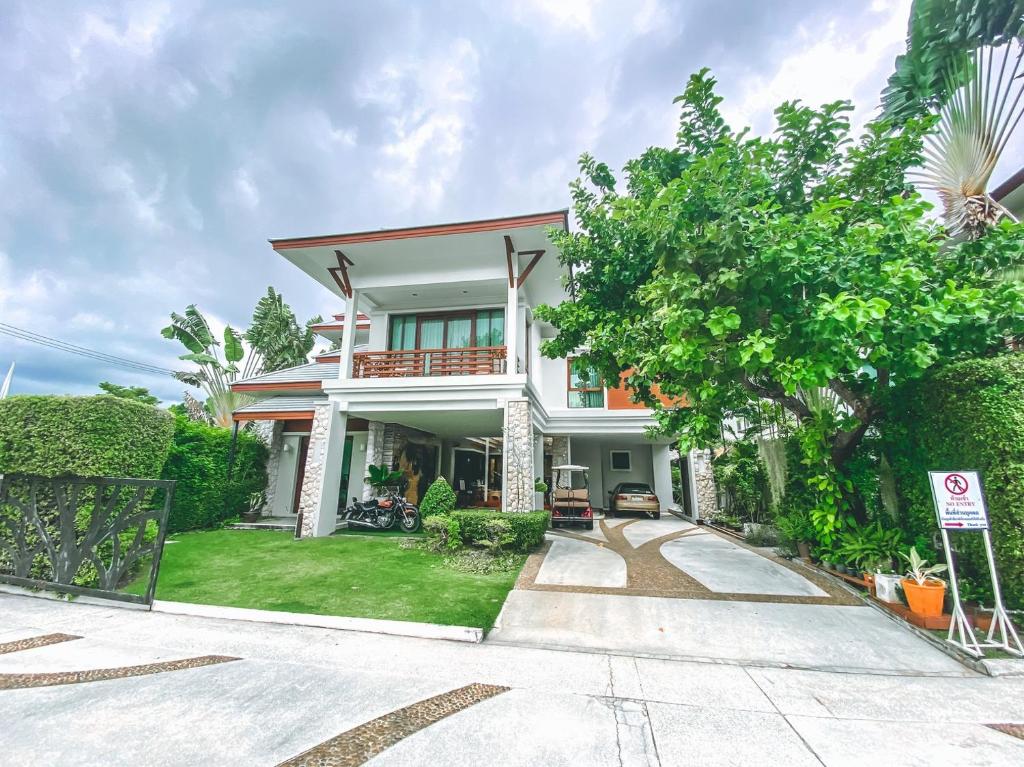 Royal Sammuk Villa — photo 1