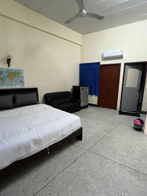 Room101 in Wanna Apartment photo 2