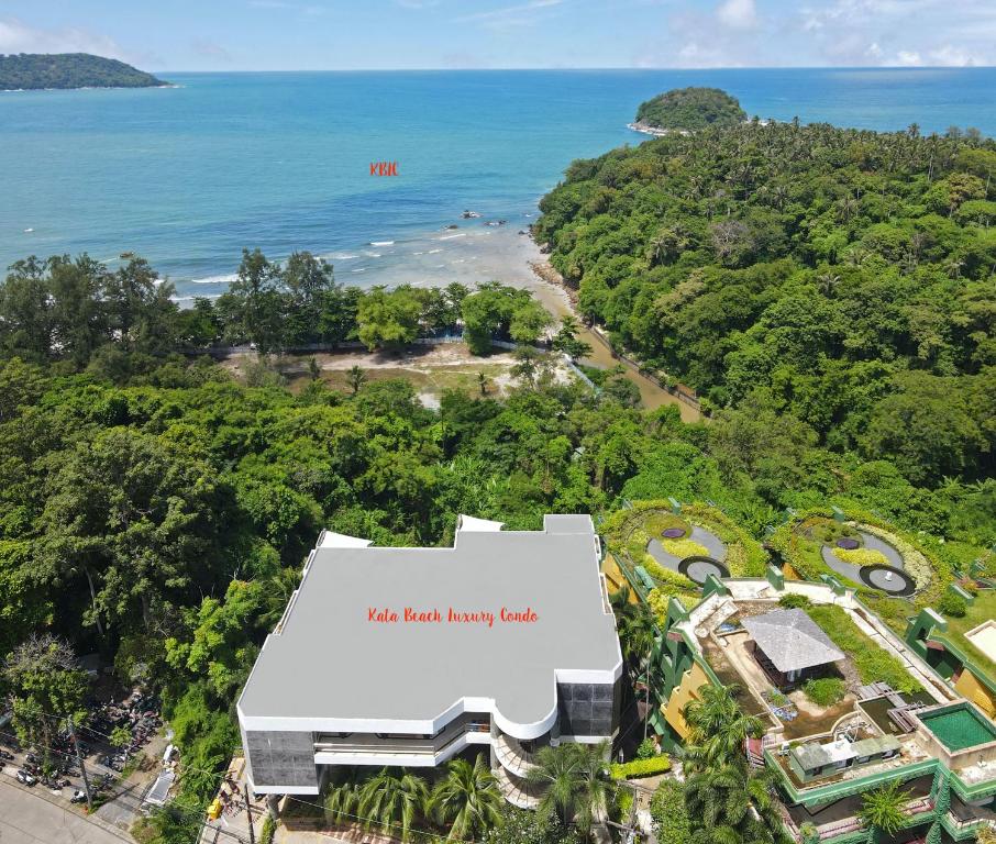 Kata Beach Luxury Condo - Spacious - Exquisitely Furnished - 6min walk to beach - 2026 Booking Traveller Award Winner — photo 1