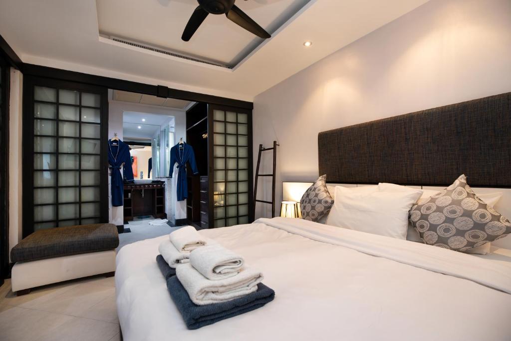 Kata Beach Luxury Condo - Spacious - Exquisitely Furnished - 6min walk to beach - 2026 Booking Traveller Award Winner photo 2
