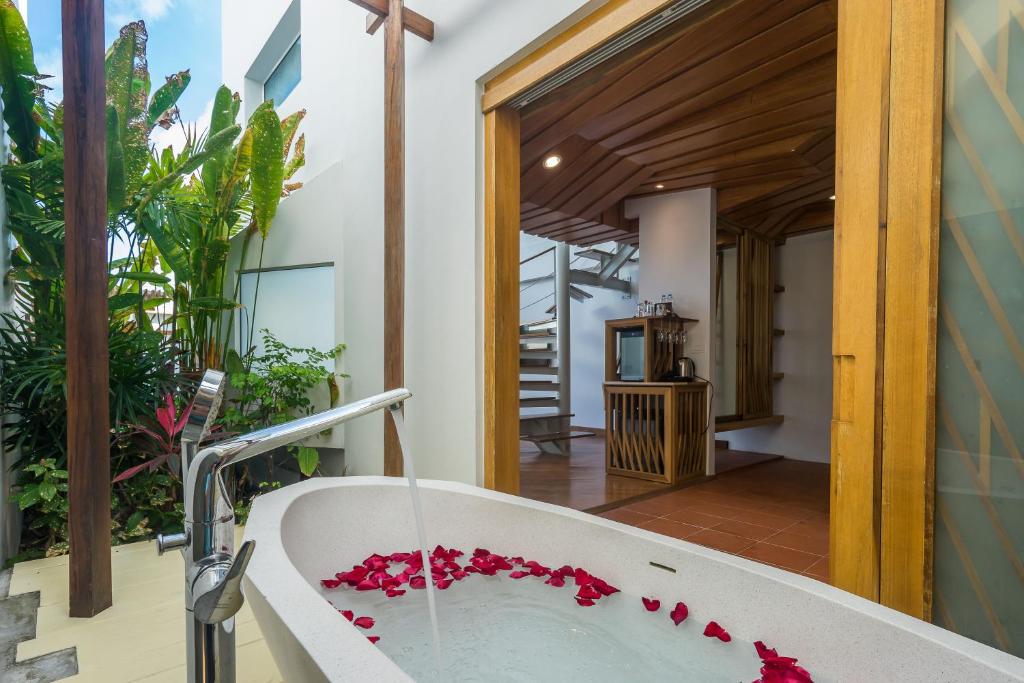 White Sand Samui Resort photo 2