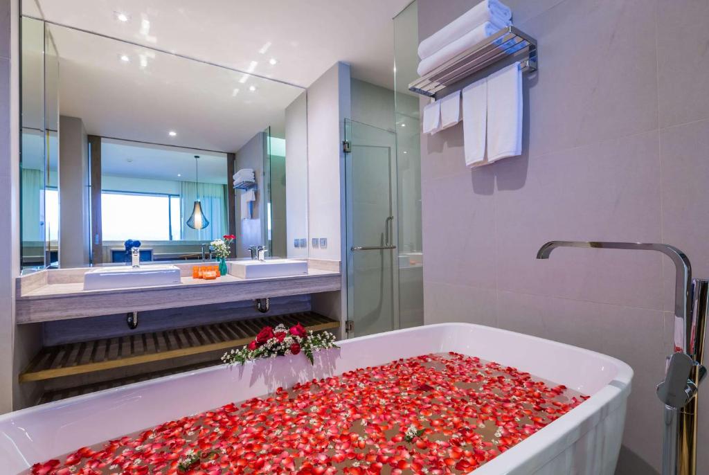 Wyndham Grand Phuket Kalim Bay photo 3