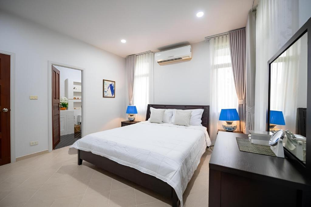 Sriwaree Pool Villa Khao Lak - 8 meters pool - 3 bedroom - 2 bath photo 2