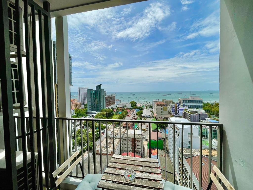The Base Central Pattaya Top Location — photo 1