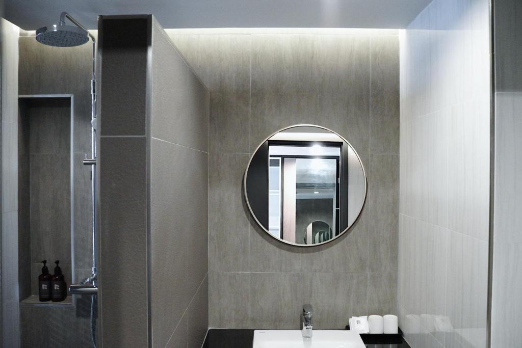 The Rise Suites Hotel photo 3