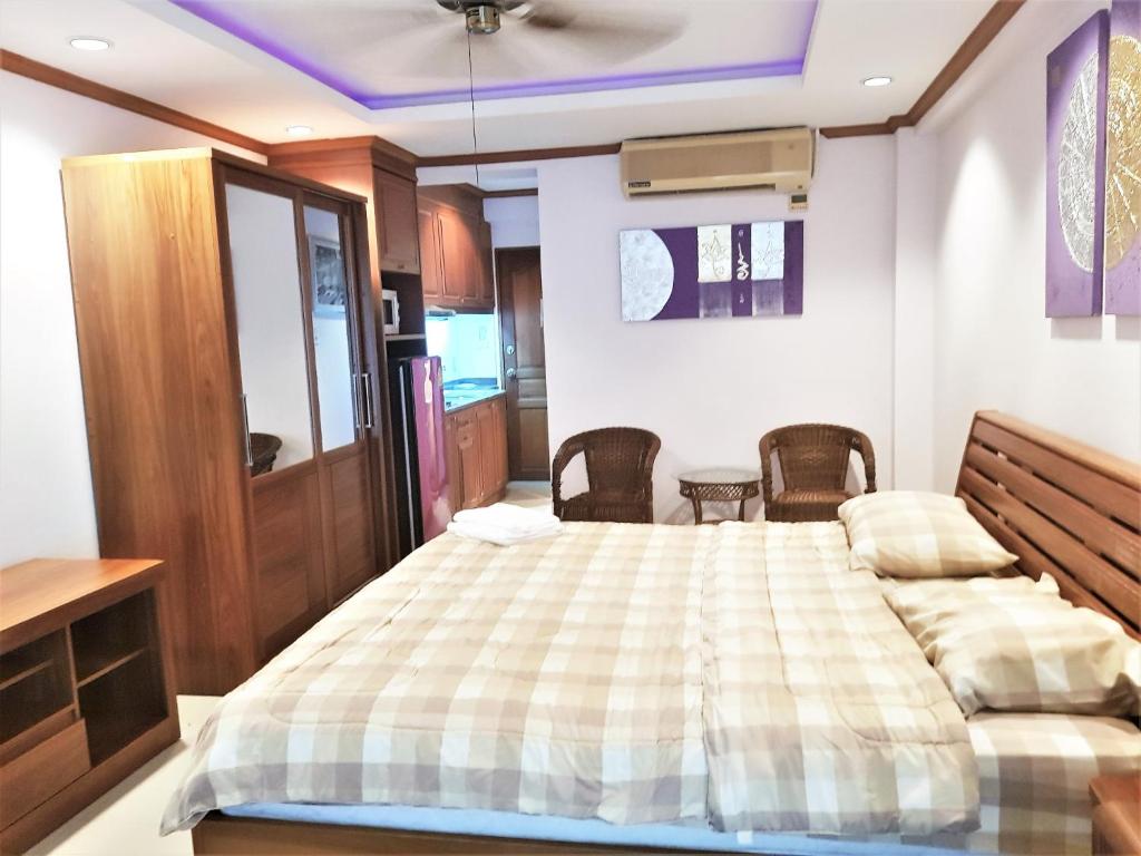 Sea view studio apartment Jomtien beach condominium 11th floor — photo 1