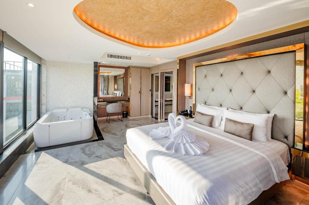 THE TJ HOTEL Pattaya photo 2