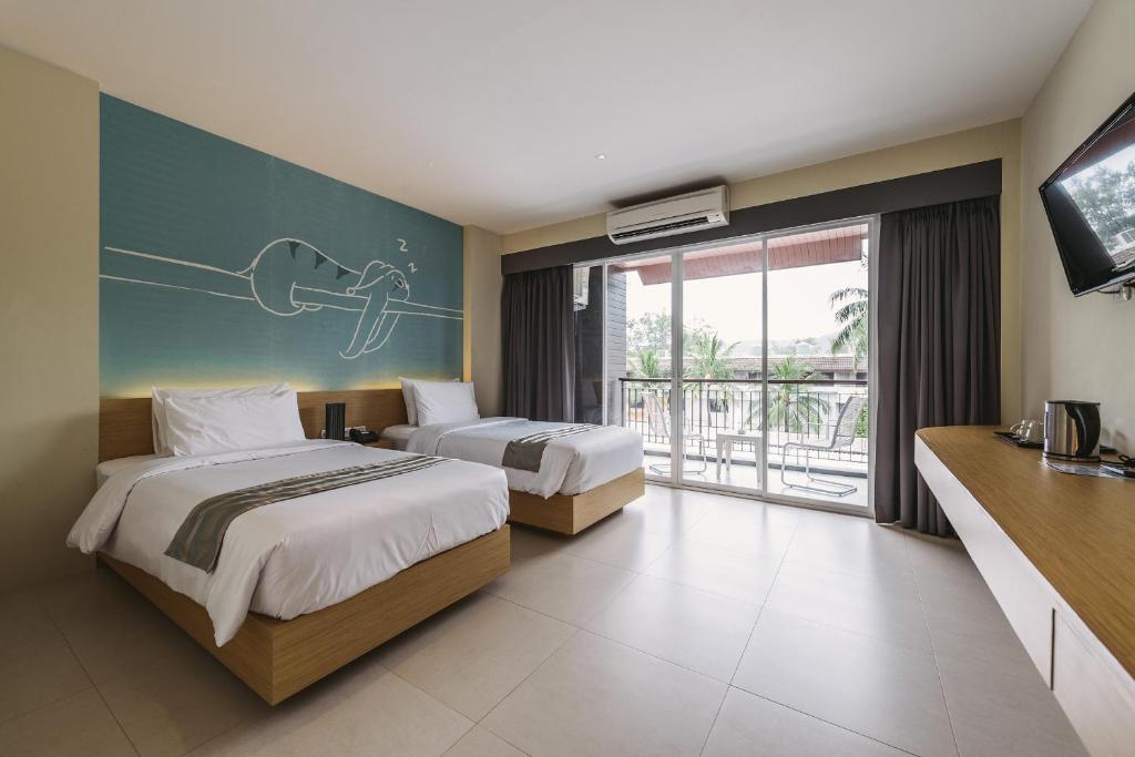 TIRAS Patong Beach Hotel photo 2