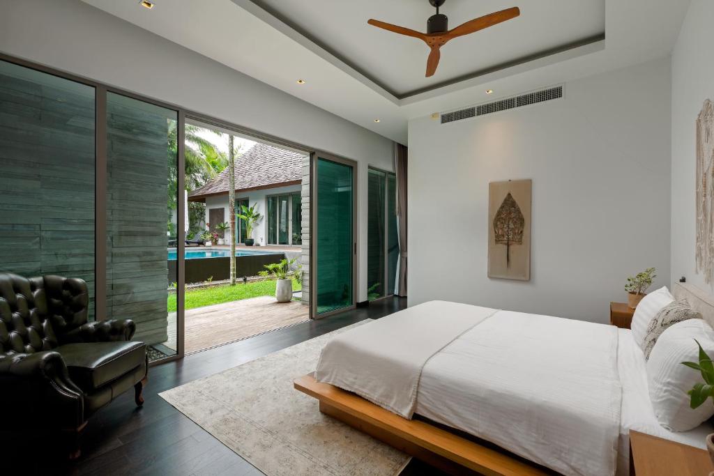 Spacious 5-bedroom private villa for groups of up to 12 guests photo 2