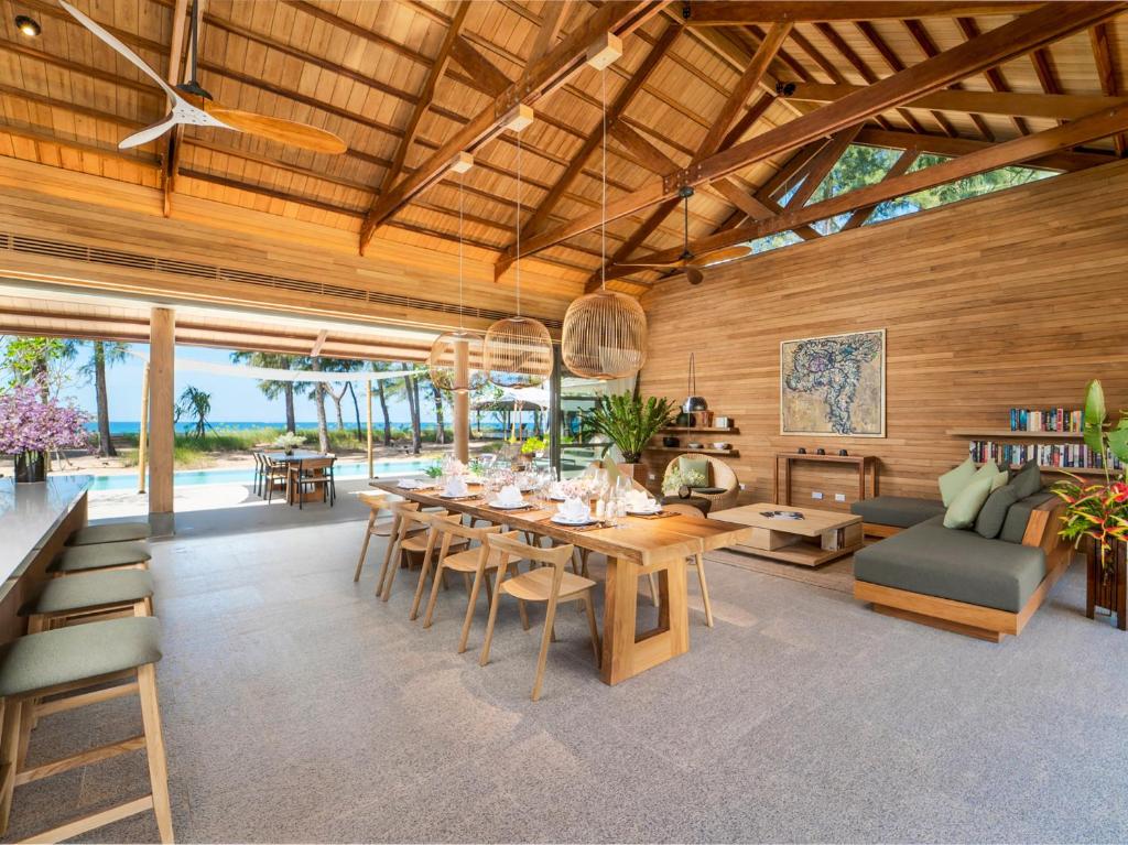 Luxury Beachfront Villa Phuket Private Pool Full Staff At Natai Beach photo 2