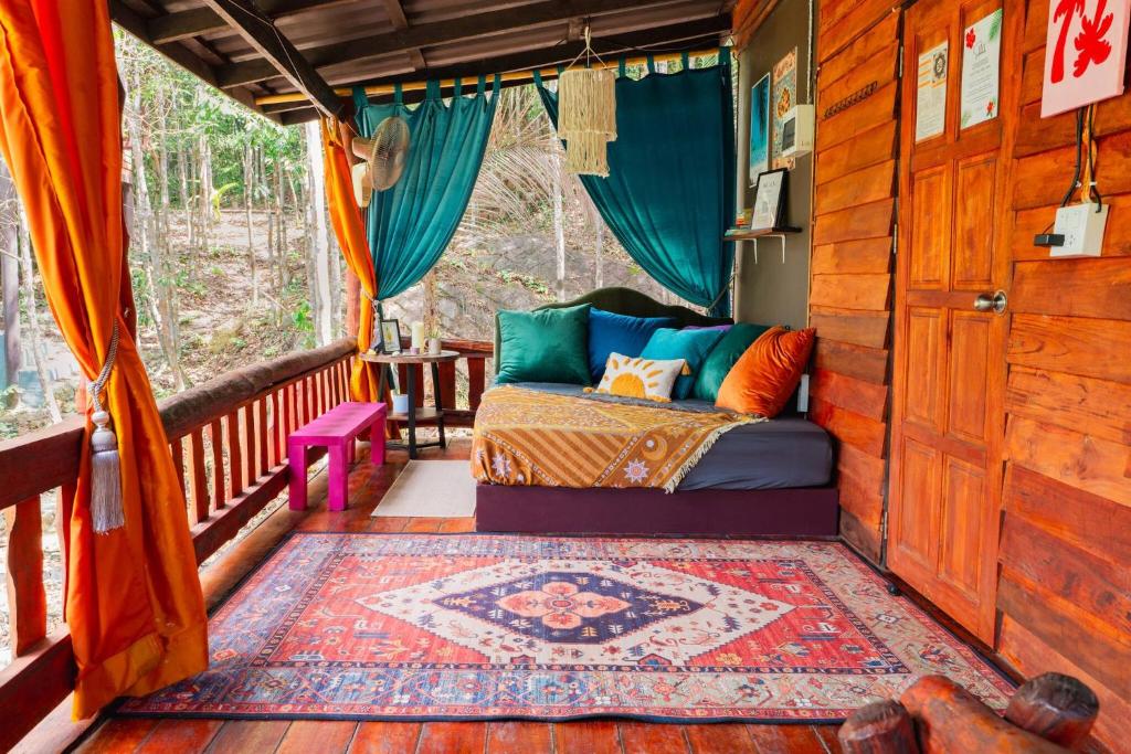 Romantic Treehouse w/ Boho Balcony + Fast Wifi photo 2