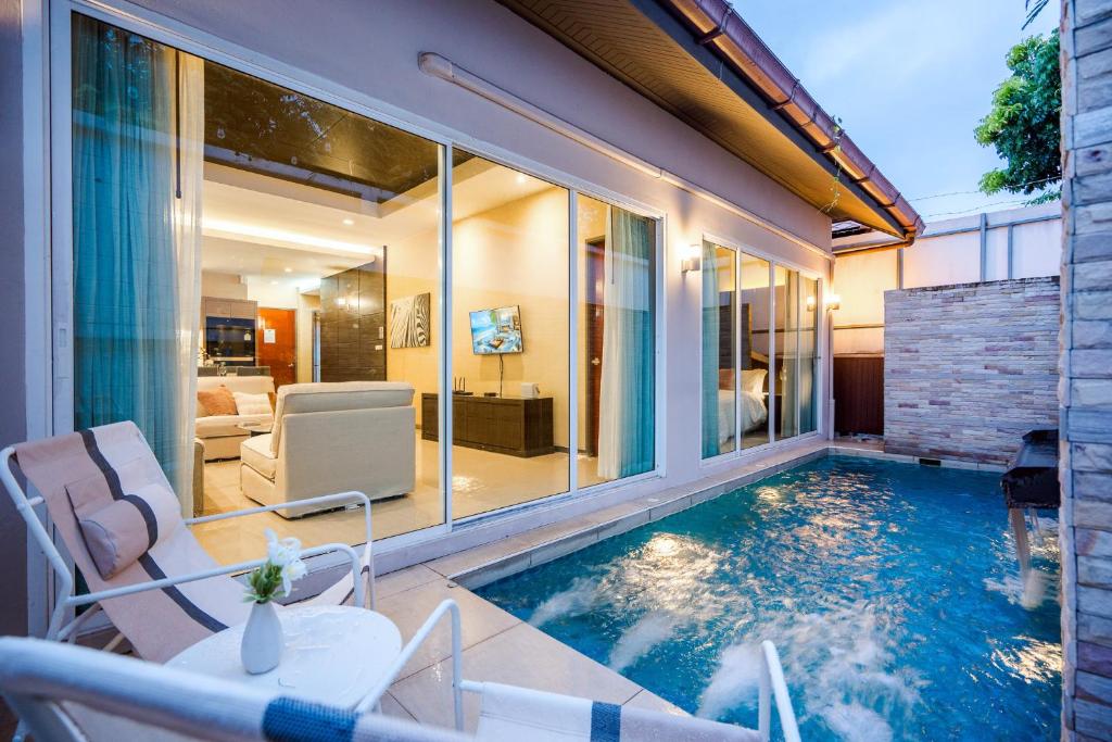 The Ville Jomtien- 3 Bedrooms Deluxe Pool Villa — photo 1
