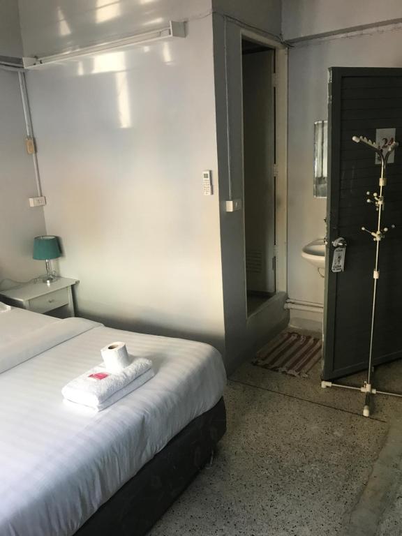 Scandalic Bar and Guest house photo 3