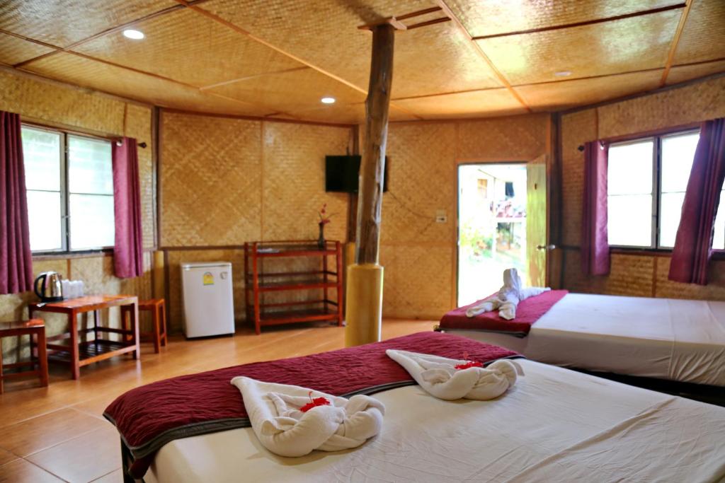 TP Hut Bungalows photo 2