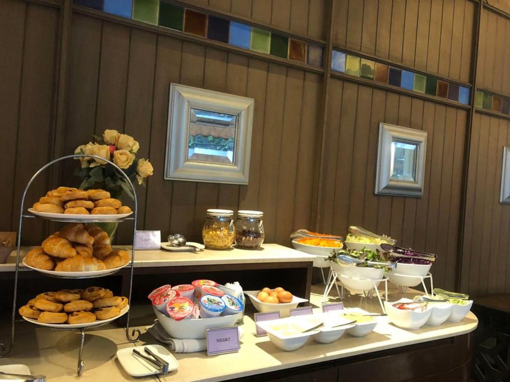 Sawasdee Hotel @ Sukhumvit Soi 8 photo 2