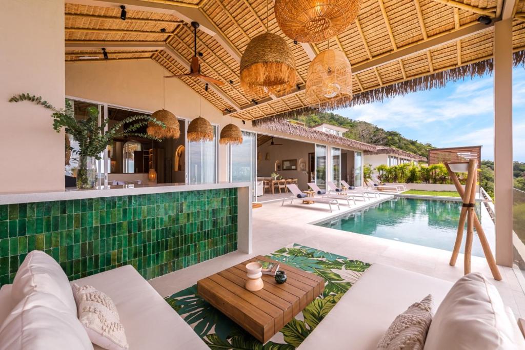 Seabreeze Haven Tropical Villa photo 3