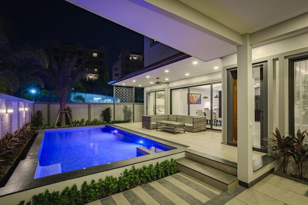 Super Luxury 4 Bedroom Private Pool Villa with Jacuzzi — photo 1