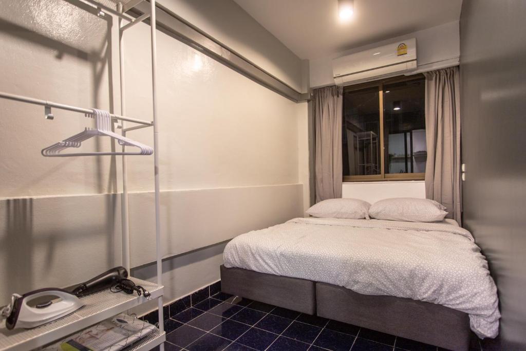 T2 2 Bedrooms 6 guests Full kitchen 1 min to BTS photo 2