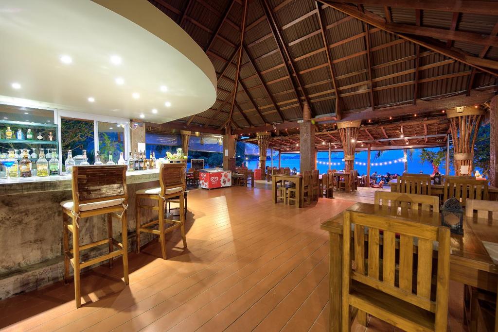 Crystal Bay Yacht Club Beach Resort photo 3