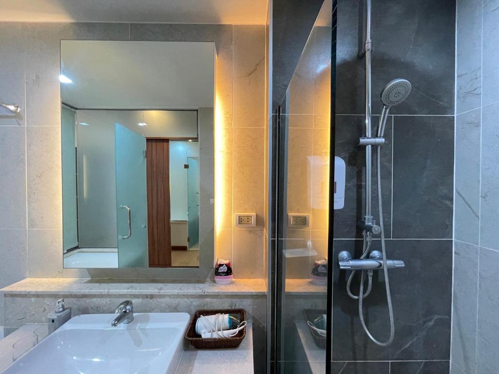The Astra Suites condominuim - By May photo 3