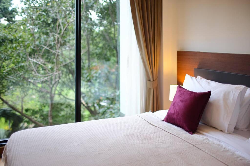 Specious Luxury 2 bedrooms Apt. photo 2
