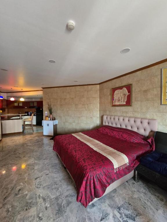 Spacious lakeview condo in Palm pavilion near Hua hin airport 51-27 — photo 1