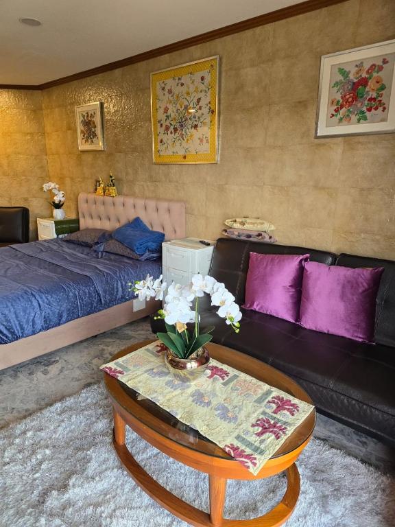 Spacious lakeview condo in Palm pavilion near Hua hin airport 51-27 photo 2