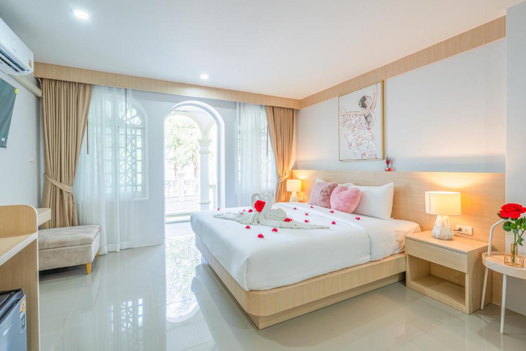 Seaside Patong House - Newly Open photo 2