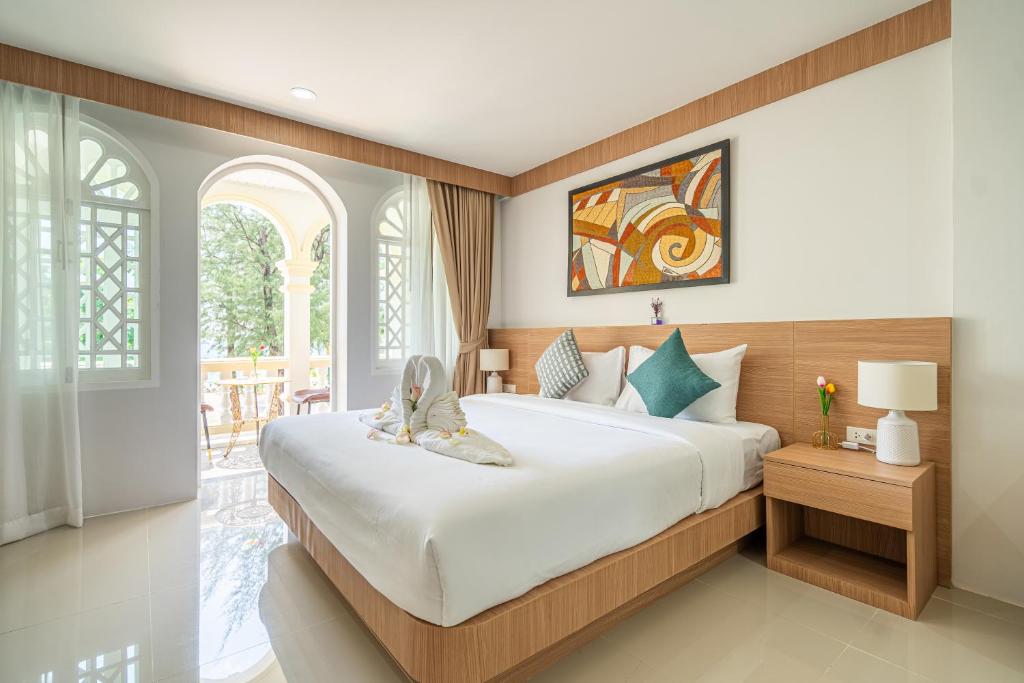 Seaside Patong House - Newly Open photo 3