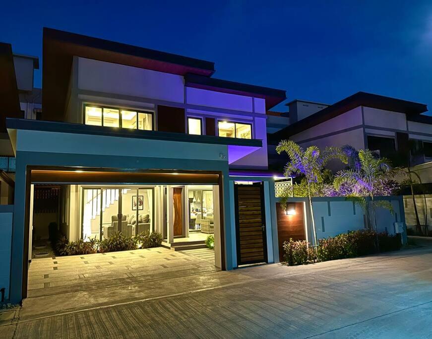 Super Luxury 3 Bedroom Private Pool Villa with Jacuzzi photo 2