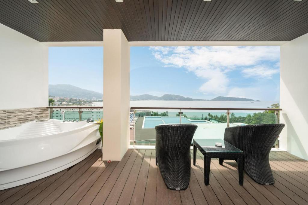 Spacious apartment with ocean view & jacuzzi — photo 1