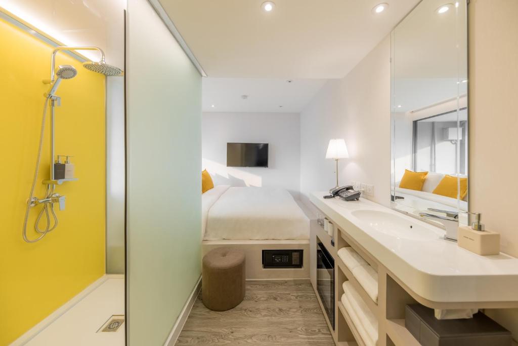 Yello Rooms Hotel Victory Monument photo 3