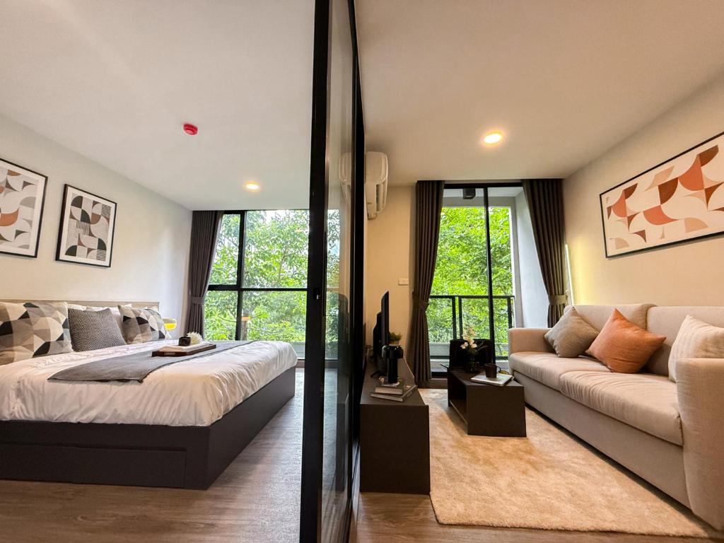 Serene Tropical 1BR - Ultra Fast Wifi - Sathorn photo 2