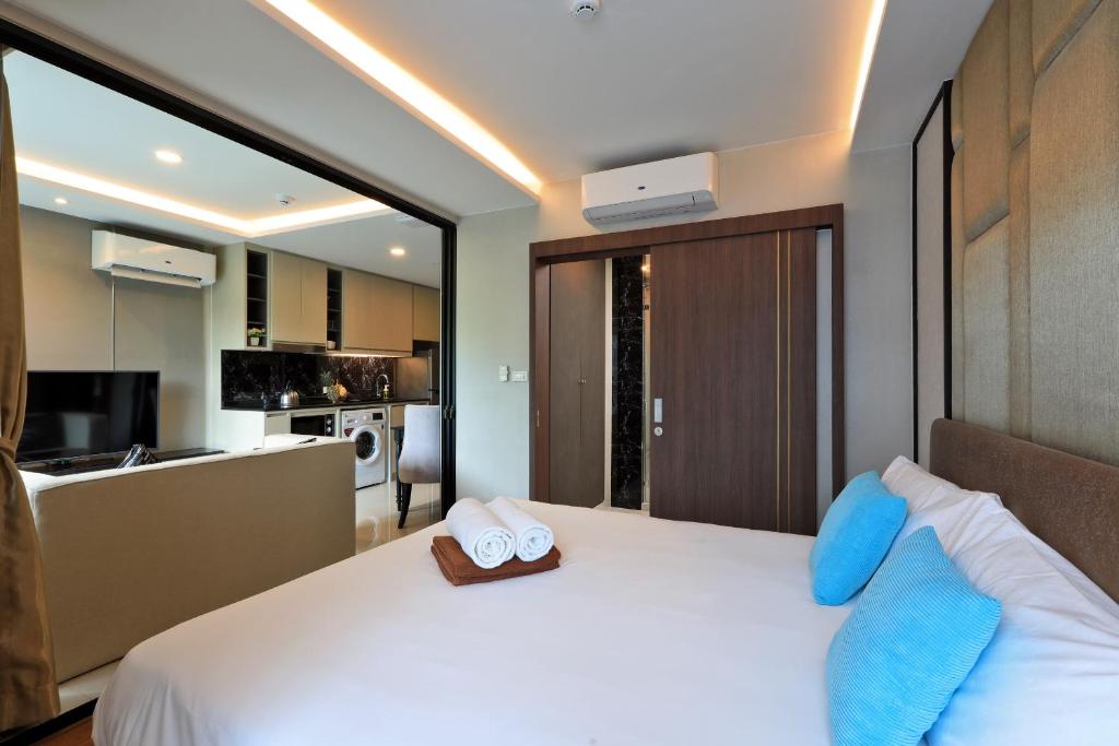 Sea View 1-BR 36 m2 Panora Surin by Holy Cow photo 2
