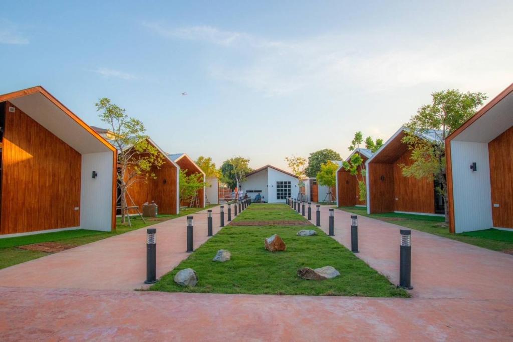 THE O-ZONE AIRPORT Riviera Lodge — photo 1