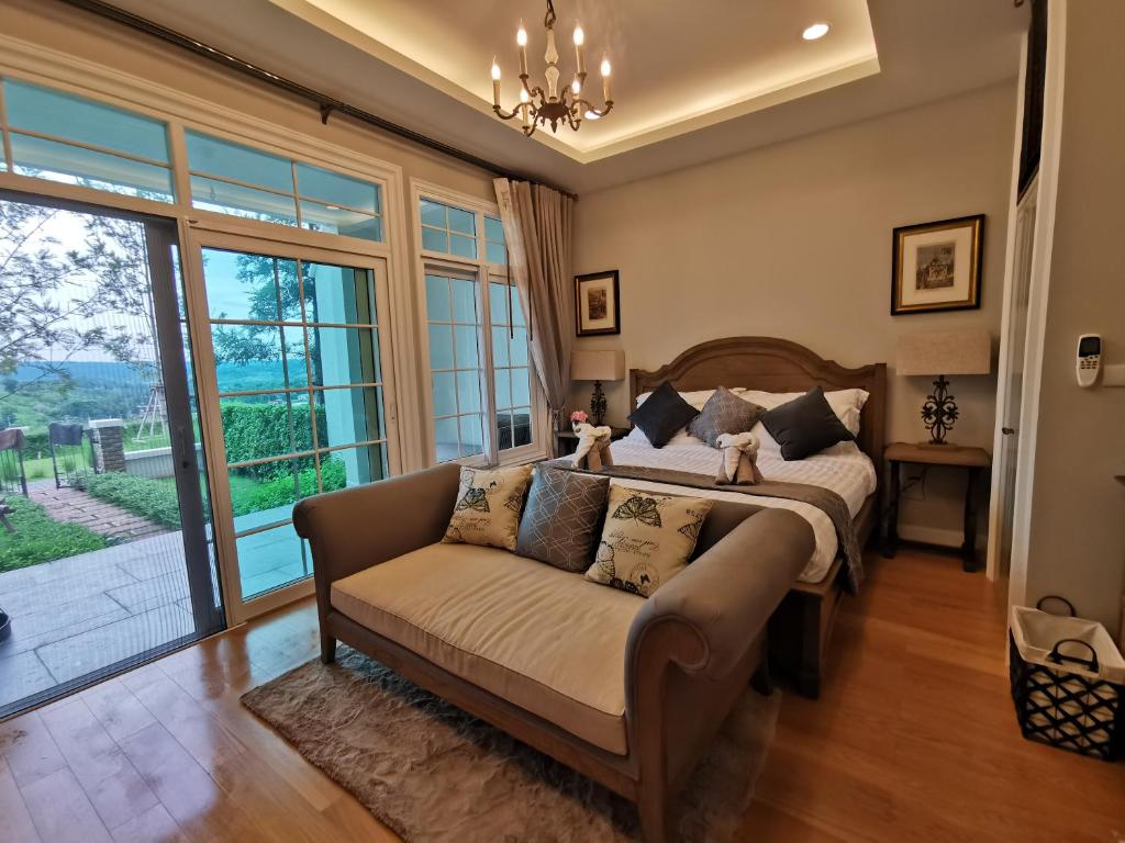 The Castell Condo by Nutthiwan room 912 and 921 photo 2