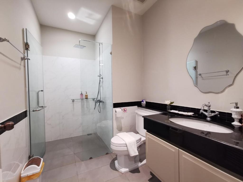The Castell Condo by Nutthiwan room 912 and 921 photo 3