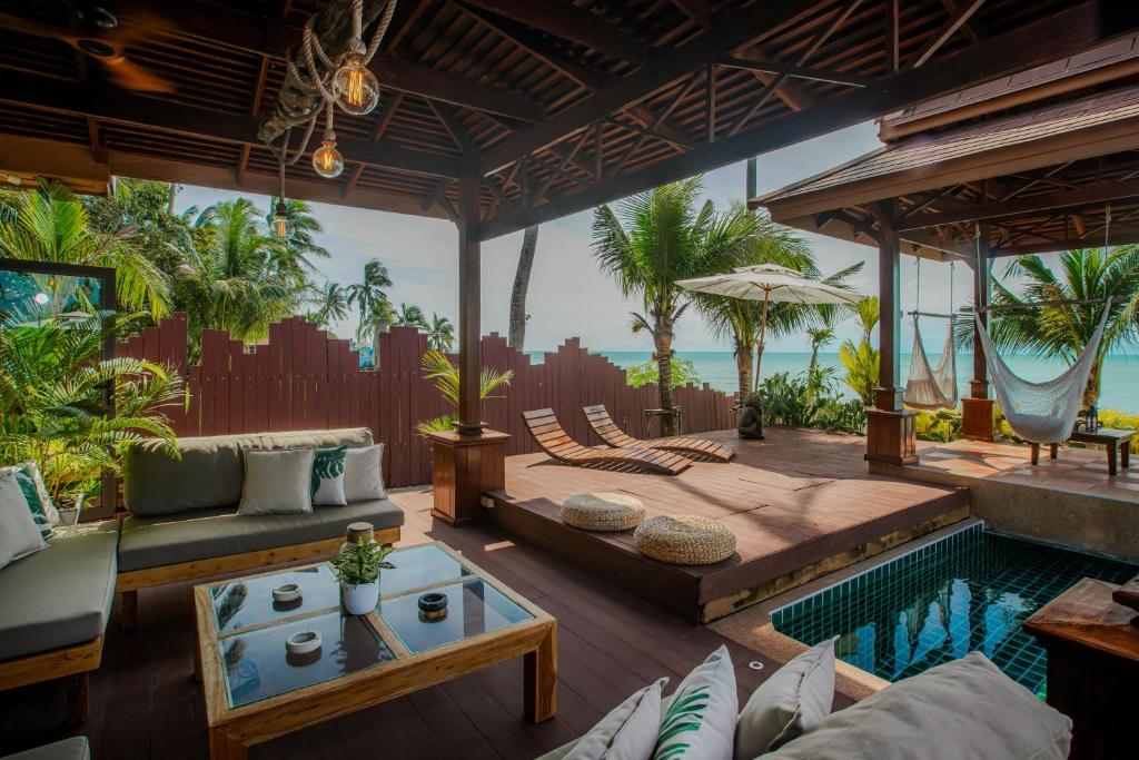 Sun and Sand Beachfront Pool Villa photo 2