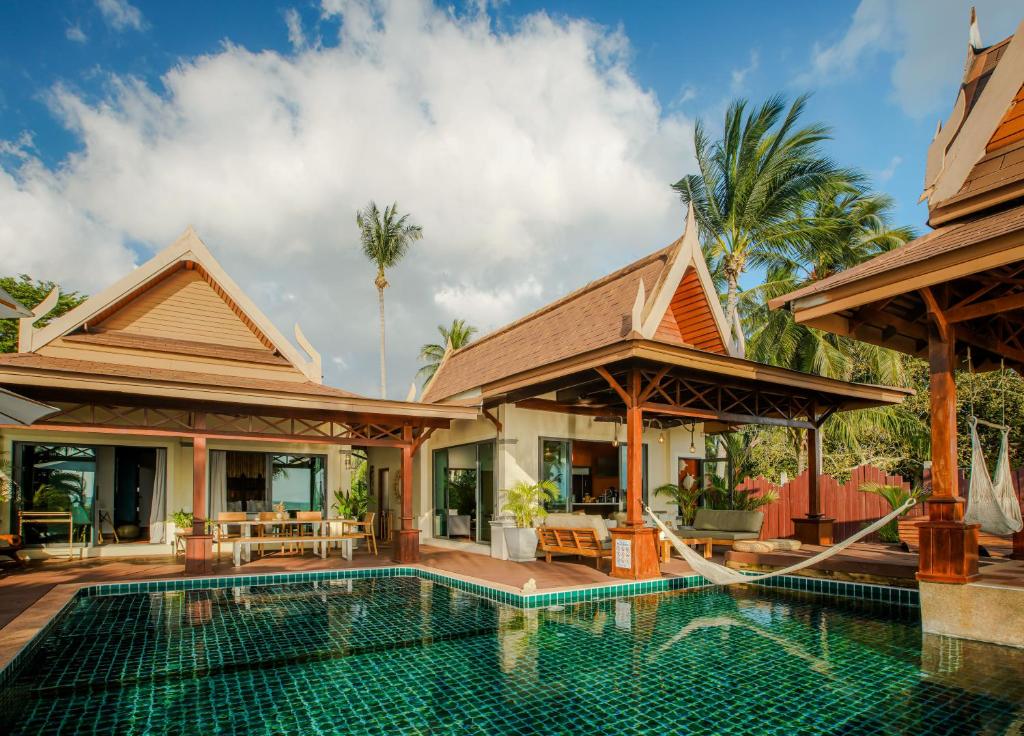 Sun and Sand Beachfront Pool Villa photo 3
