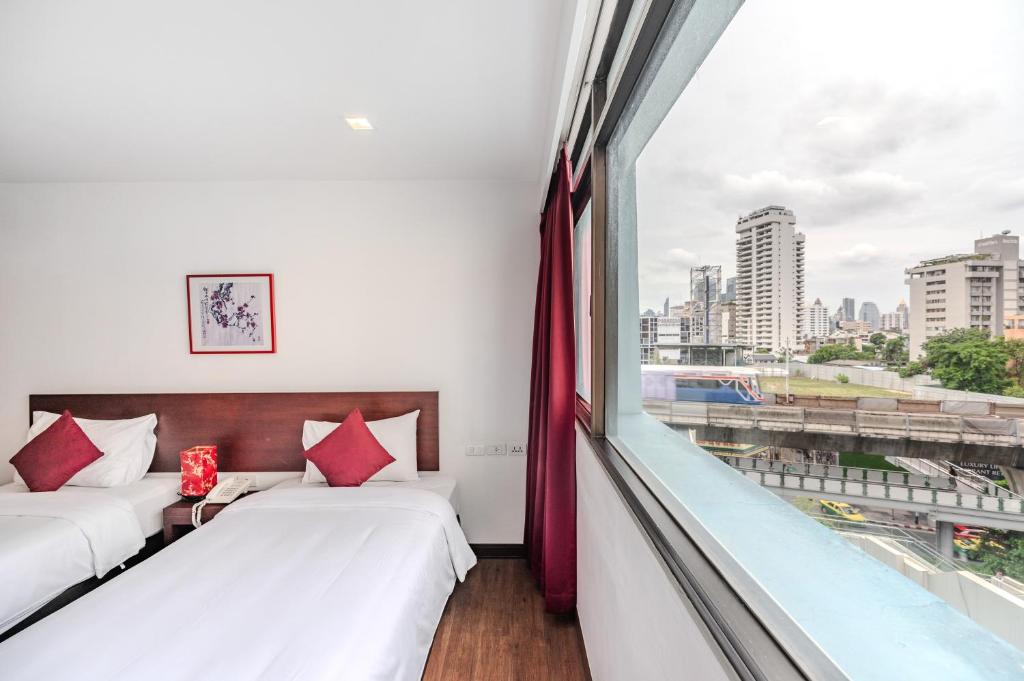 Ruamchitt Plaza Hotel photo 2