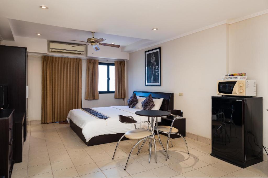 The Classroom Hotel photo 2