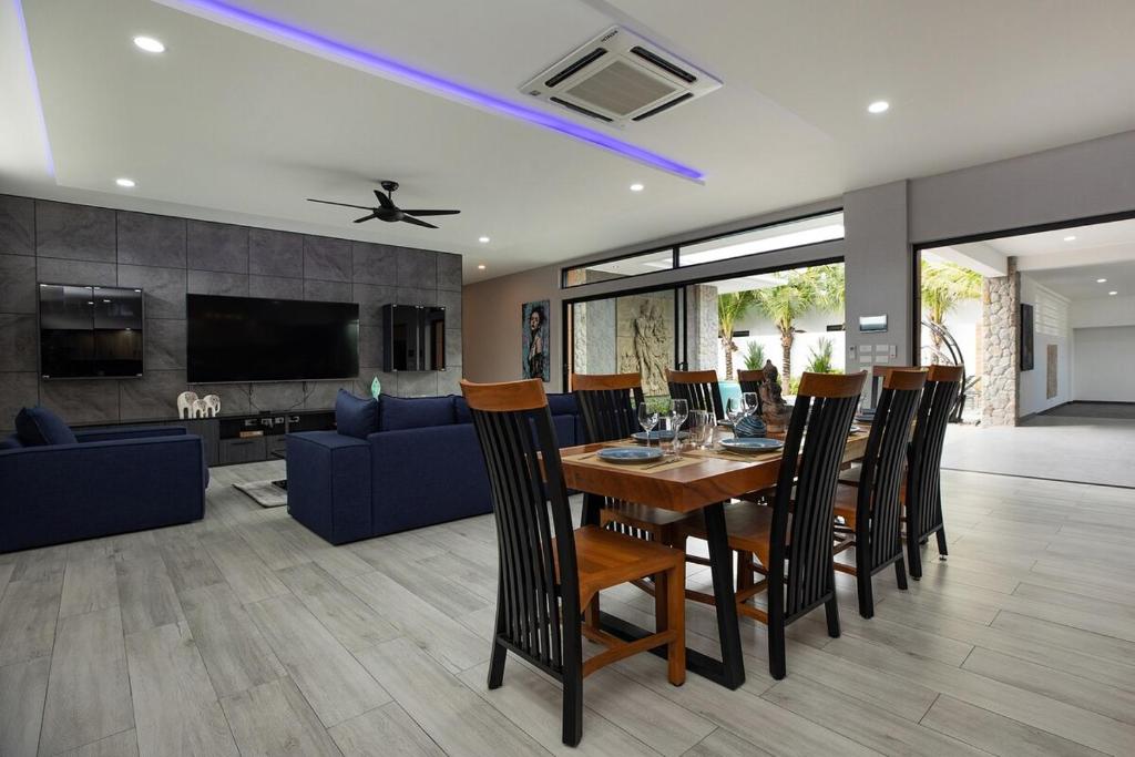 Stunning 4 bedrooms pool villa at Rawai kokmakham 2 photo 3