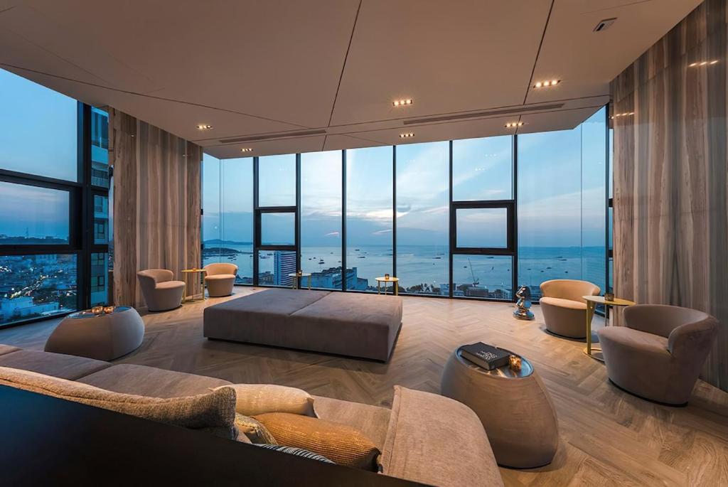Central Pattaya - Unbeatable Location photo 2