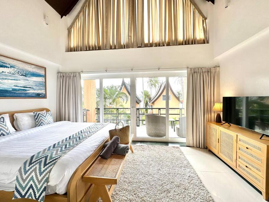 Sunrise Beach Villa — photo 1