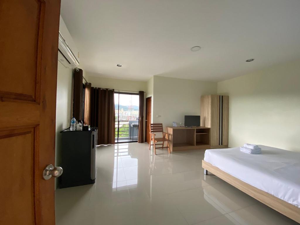 Tha-ruea Residence photo 2
