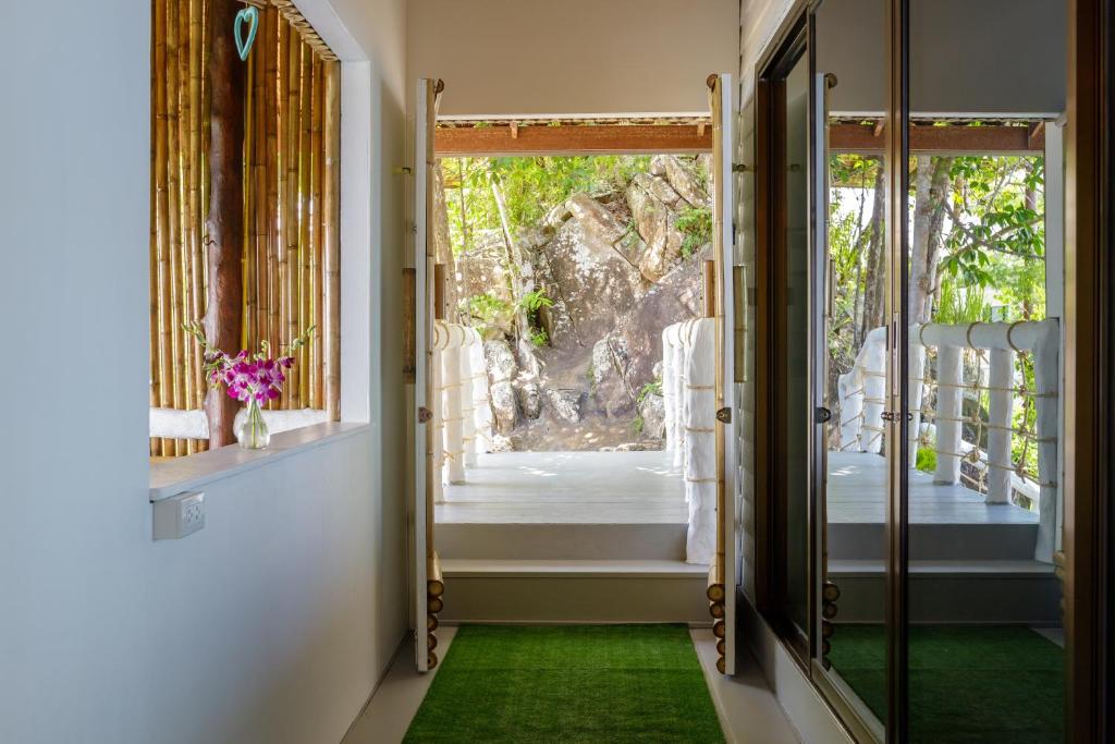 Sunset House two bedroom home with sunset view photo 2
