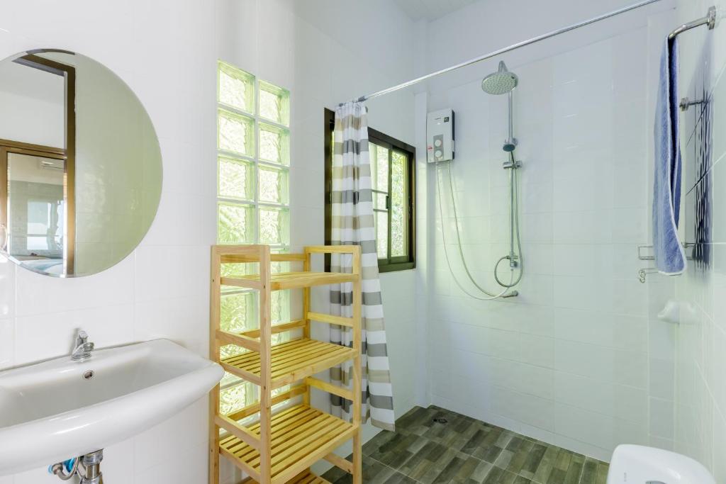 Sunset House two bedroom home with sunset view photo 3
